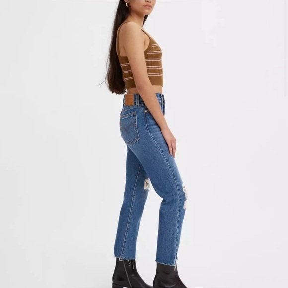 Levis Premium Wedgie Straight Jeans 25 Distressed Button Fly Raw Hem Carry Kerry - Picture 2 of 14